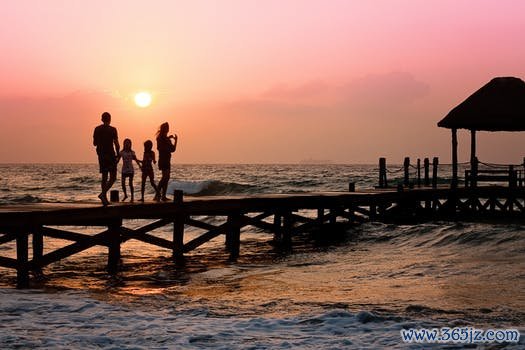 family-pier-man-woman-39691.jpg